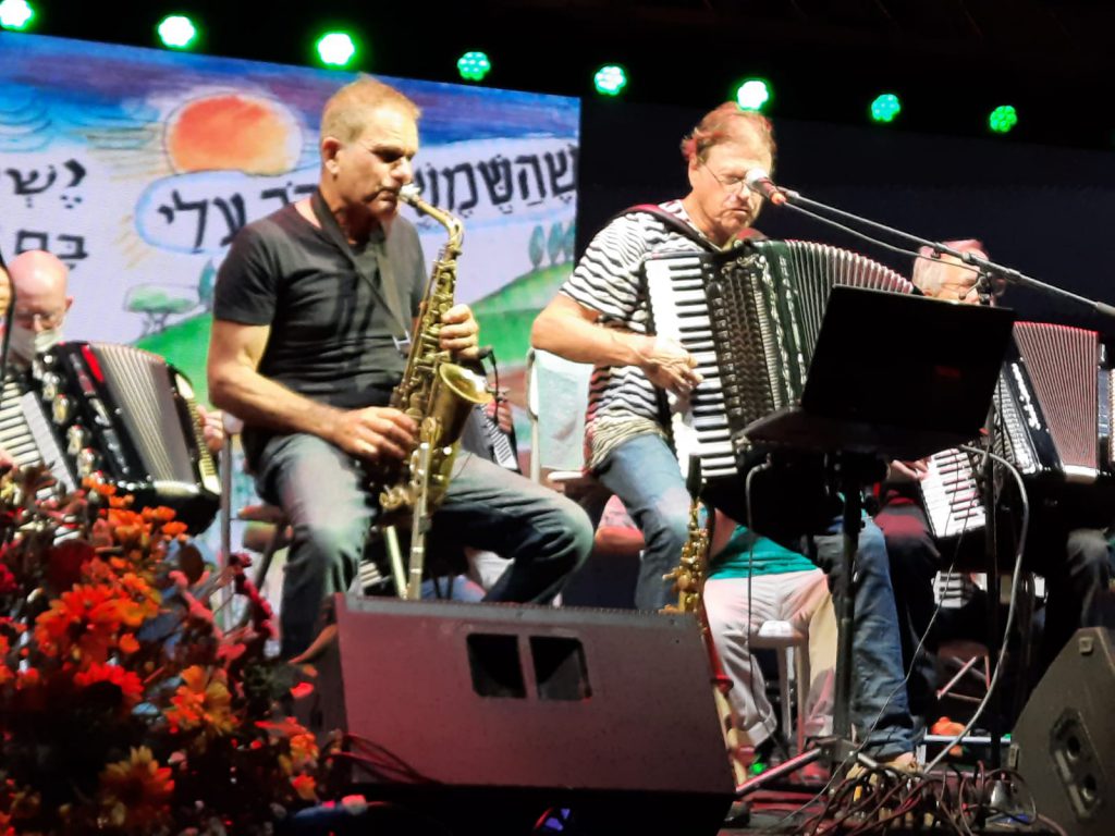 שירה בציבור יוסי לב